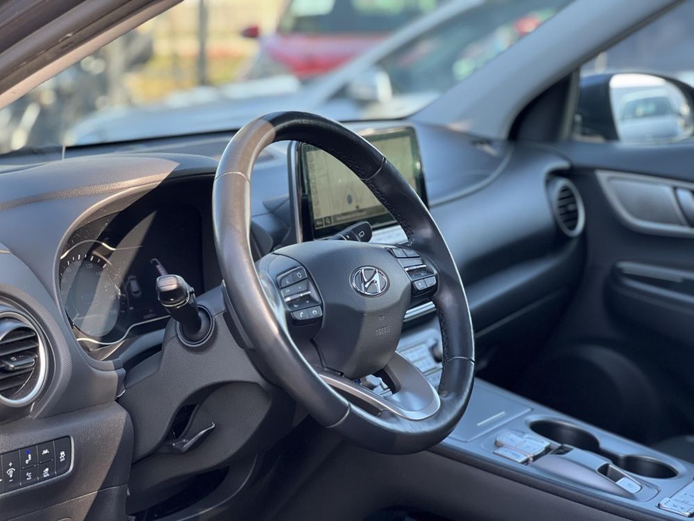 HYUNDAI KONA EV 64kWh Premium 124e km. 400+ hatótáv. napfénytető. Kitünő állapot!