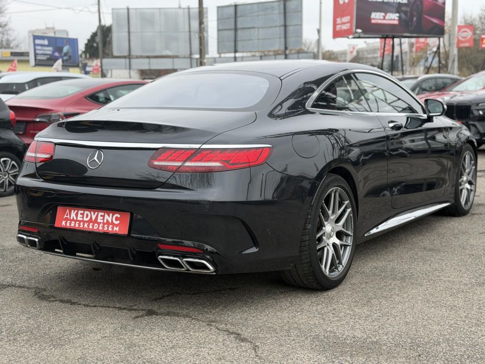 MERCEDES-AMG S 63 4Matic+ 9G-TRONIC 46e km. MAGIC SKY CONTROL. Újszerű állapot. Designo belső!