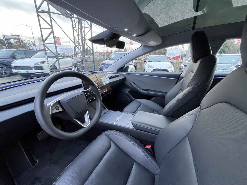 TESLA MODEL 3 RWD (Automata) HIGHLAND 27e km. AMD Ryzen. Gyári garancia 2032-ig. 500km hatótáv!