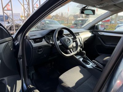 SKODA OCTAVIA 1.6 CR TDI Elegance DSG Magyarországi Xenon Tempomat Navi Ülésfűtés Digitklíma