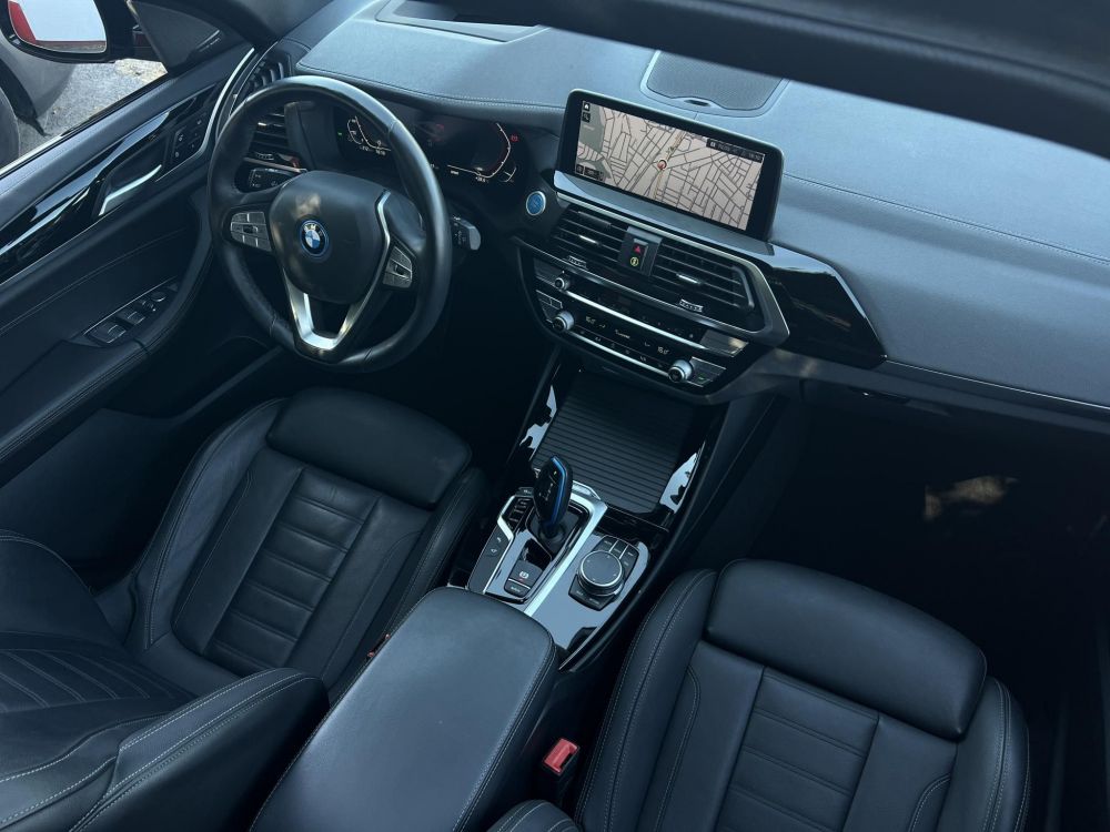 BMW IX3 Impressive sérülésmentes. dokumentált előélet. harman/kardon. panoráma. memória. HUD