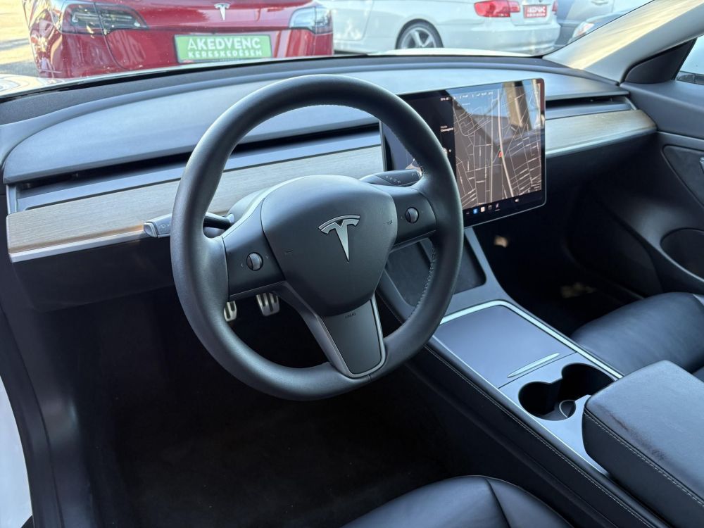 TESLA MODEL 3 Standard Range Plus Aut 62e km. mátrix LED. hőszivattyú. garanciális. premium hifi!