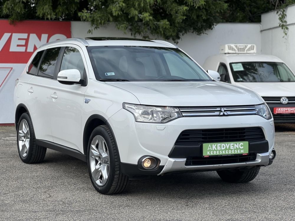 MITSUBISHI OUTLANDER 2.0 PHEV Instyle Navi 4WD CVT