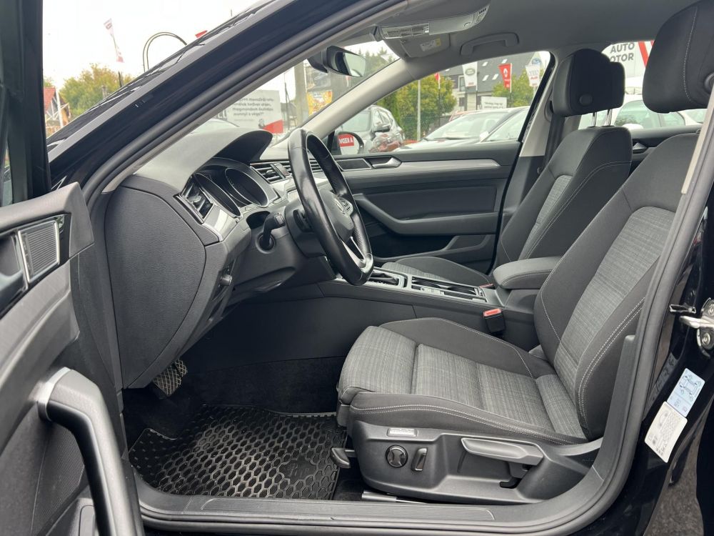 VOLKSWAGEN PASSAT VIII Variant 2.0 TDI SCR Business DSG Végig márkaszervizelt. LED Távtartó Ülésfűtés Navi Bluetooth MEGKÍMÉLT állapot!