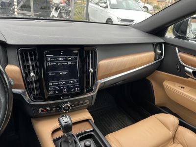 VOLVO V90 2.0 D [D4] Inscription AWD Geartronic Teljes felszereltség. Végig márkaszervizben szervizelt. Téli-nyári gumi!