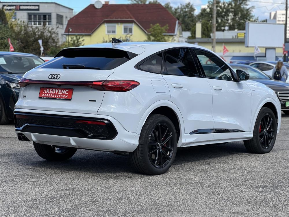 AUDI Q5 SB 40 TDI quattro S-tronic S-line M.o-i. 1.tul. újszerű állapot. garanciális. sérülésmentes!