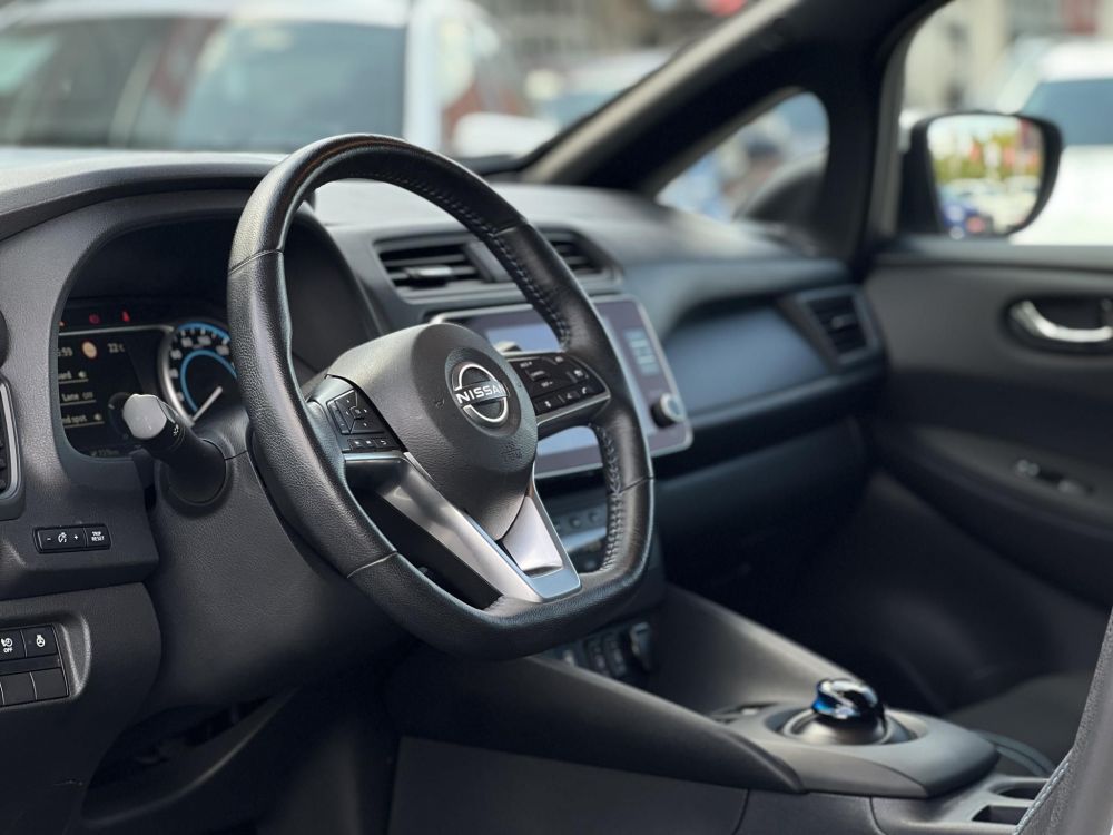 NISSAN LEAF Acenta 40kWh (Automata) 29e km. 270km hatótáv. keyless. 360 kamera. első-hátsó ülésfűtés. téli-nyári ker