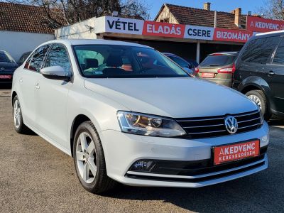 VOLKSWAGEN JETTA VI 1.4 TSI BMT Trendline DSG M.o.-i. 1.tul. Tempomat Navi Ülésfűtés PDC Megkímélt! 88e km!