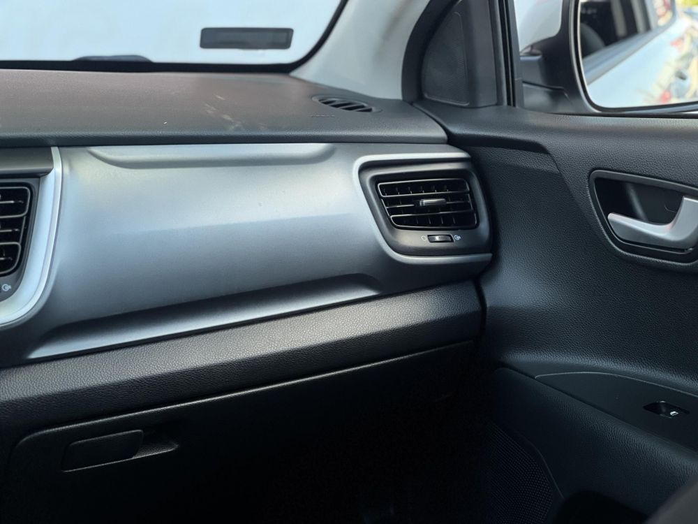 KIA STONIC 1.25 MPI Style 63e km. Magyarországi. Gyári fényezés. Végig vezetett szervizkönyv!