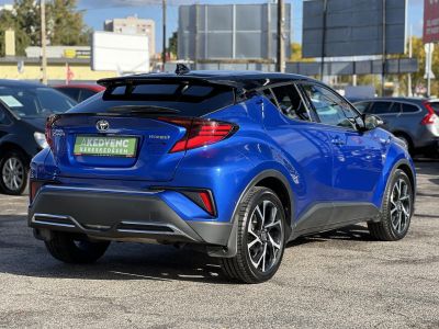 TOYOTA C-HR 2.0 Hybrid Selection e-CVT M.o.-i. LED fényszórók. kamera. keyless. sávtartó. ülés-kormányfűtés