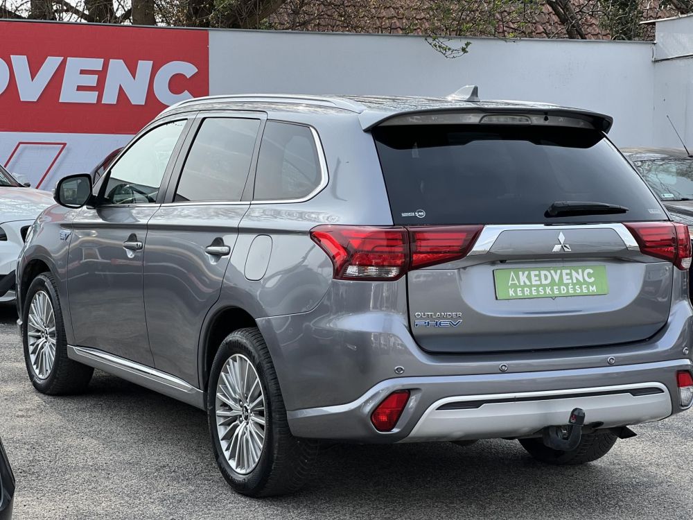 MITSUBISHI OUTLANDER 2.4 PHEV Instyle Premium 4WD CVT Magasan felszerelt. akár 40km elektromos hatótáv!