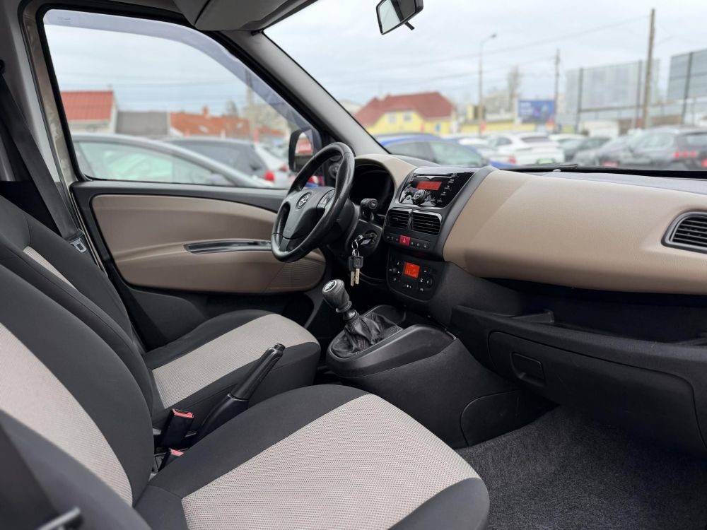 OPEL COMBO 1.6 CDTI L1H1 Enjoy 7 személyes M.o.-i. 1.tul. Márkaszervizelt. Téli-nyári kerék garnitúra!