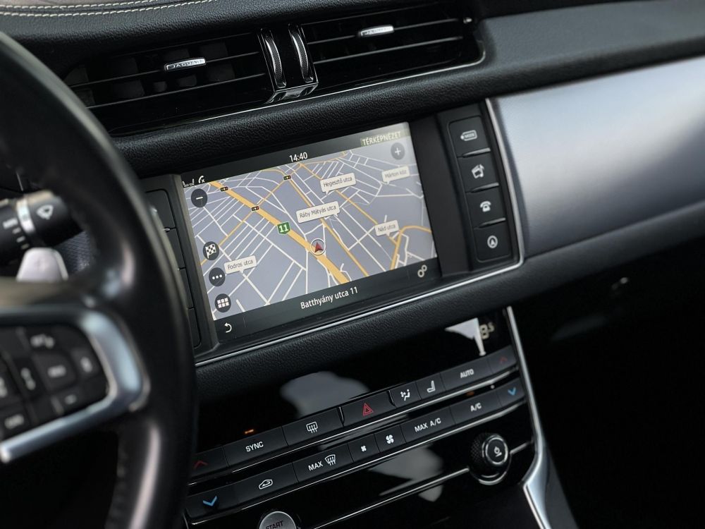 JAGUAR XF 2.0 i4D R-Sport Magyarországi. szervizelt!