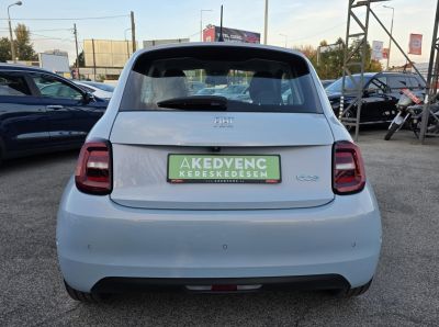 FIAT 500 500e La Prima 42kWh (Automata) Magyar.o-i.Klíma Tempomat Bluetooth Carplay 37e km!