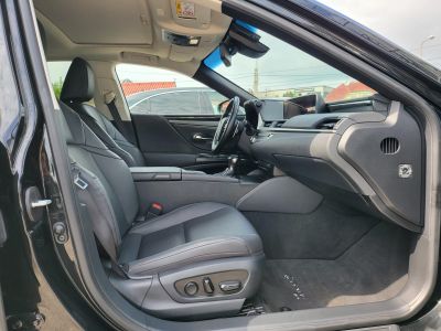 LEXUS ES 300h Prestiege Top CVT 60e km. LED Napfénytető Bőr Navi Tempomat Kamera Ülésfűtés