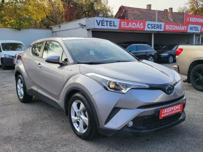 TOYOTA C-HR 1.8 Hybrid Style e-CVT 53e km. Navi Tempomat Ülésfűtés Kamera Pre-Crash Bluetooth