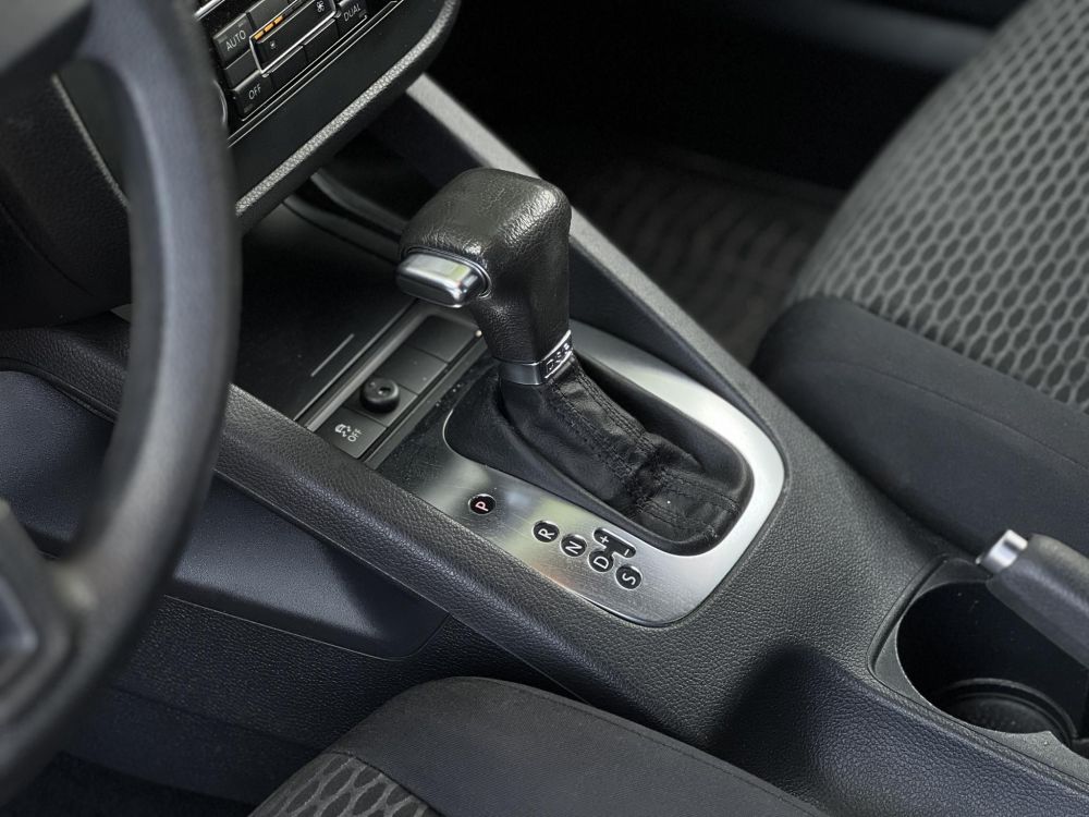 VOLKSWAGEN JETTA 1.6 Comfortline DSG Magyarországi Tolatóradar Navi Tempomat!