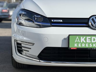VOLKSWAGEN GOLF VII e-Golf Edition 120e km. 230km hatótáv. 2 töltő kábel. CARPLAY!