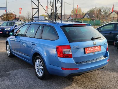 SKODA OCTAVIA Combi 1.2 TSI Elegance DSG 126e km. Magyarországi Tempomat Tolatóradar Szervizelt!