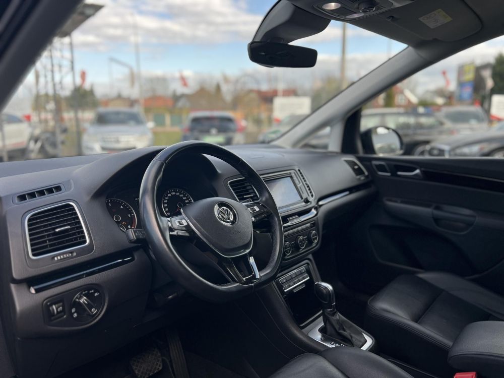 VOLKSWAGEN SHARAN 2.0 TDI BMT SCR Highline DSG [7 személy] Dynaudio. ülésmemória. Carplay. pano. vonóhorog. kamera. stb
