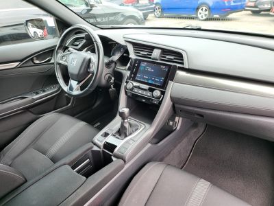 HONDA CIVIC 1.0 T Elegance Navi M.o.i. 1.tul. Márkaszervizelt! 150e km-ig garanciális!