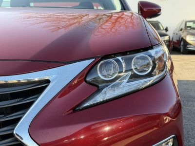 LEXUS ES 300H 112e km. Fakormány. ülésszellőzés. kormányfűtés. kamera. roló!