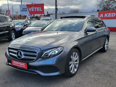 MERCEDES-BENZ E 220 d T 9G-TRONIC LED Panoráma Carplay Navi Kamera Ülésfűtés Megkímélt!