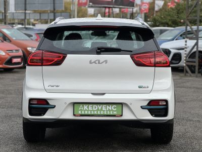 KIA NIRO e-Niro 64kWh Silver 455 km wltp hatótáv. carplay. tempomat. vezetéstámogató rendszerek!