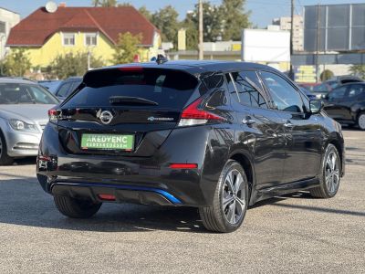 NISSAN LEAF N-Connecta 40kWh (Automata) 60e km. 270km hatótáv. keyless. 360 kamera. első-hátsó ülésfűtés. téli-nyári!