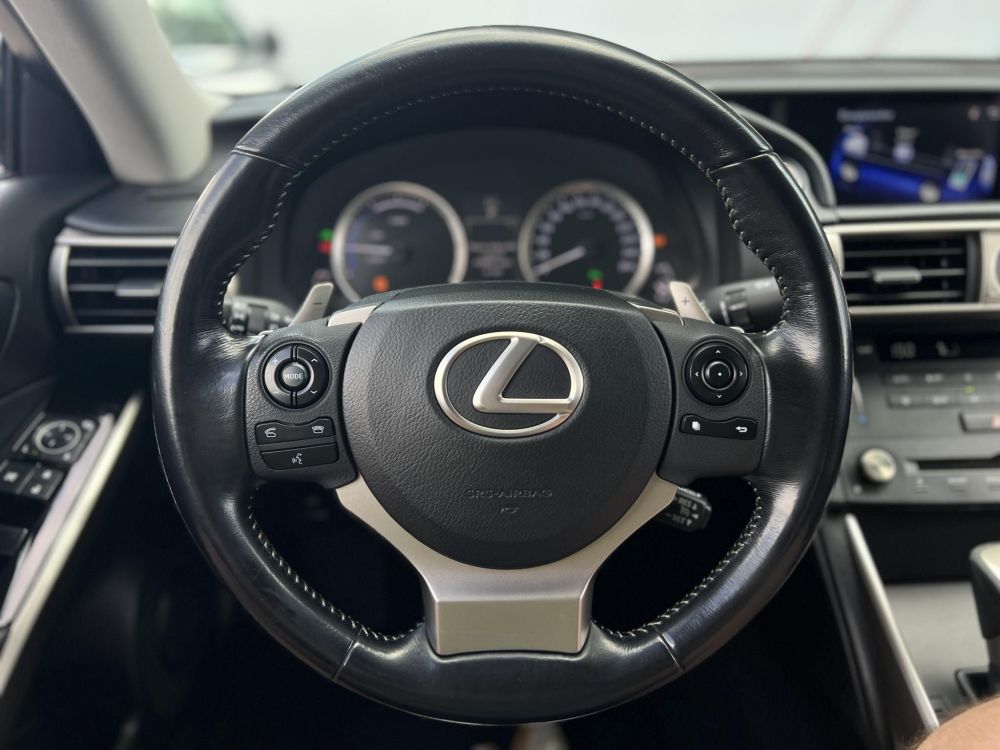 LEXUS IS 300h Comfort Leather&Navigation (Automata) Hybrid garancia Márkaszervizelt. Gyári fényezés. Téli-nyári gumi garnitúra!