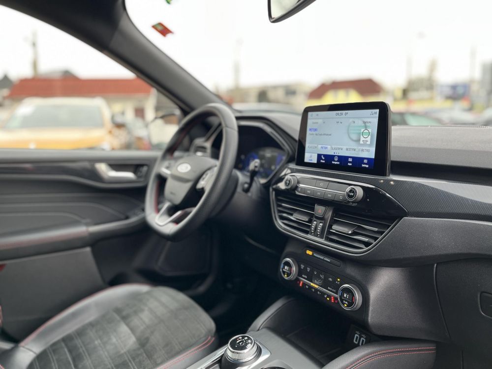 FORD KUGA 2.5 FHEV ST-Line X Graphite Tech Edition CVT M.o.-i. 1.tul. Bang & Olufsen Hifi