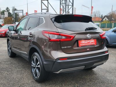 NISSAN QASHQAI 1.2 DIG-T Tekna Xtronic 56e km. M.o.-i. 1.tul. Különleges szín. panorámatető. megkímélt állapot!