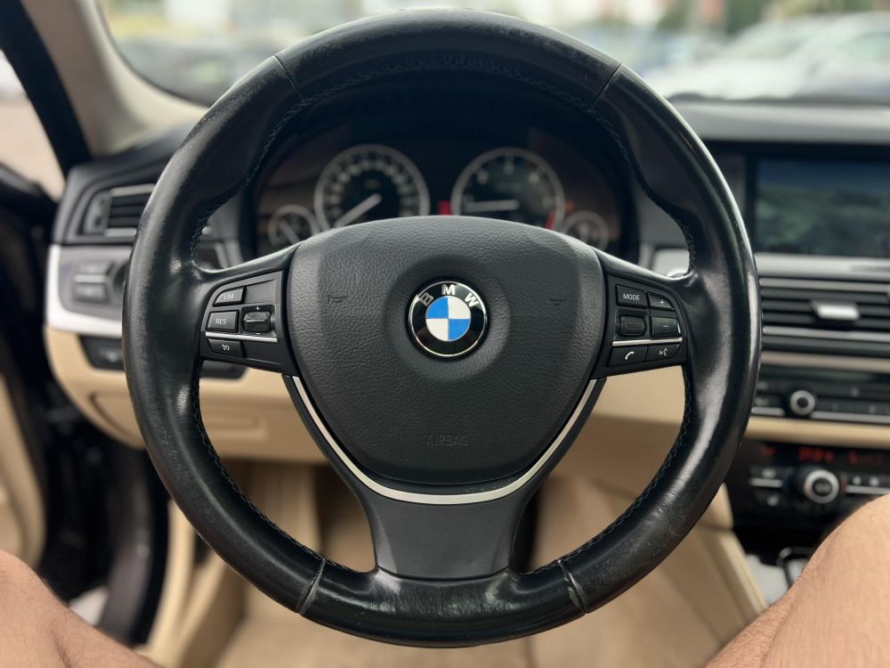 BMW 520d (Automata) Napfénytető. vaj bőrbelső. memória. HUD. kamera. 2 gyári kulcs!
