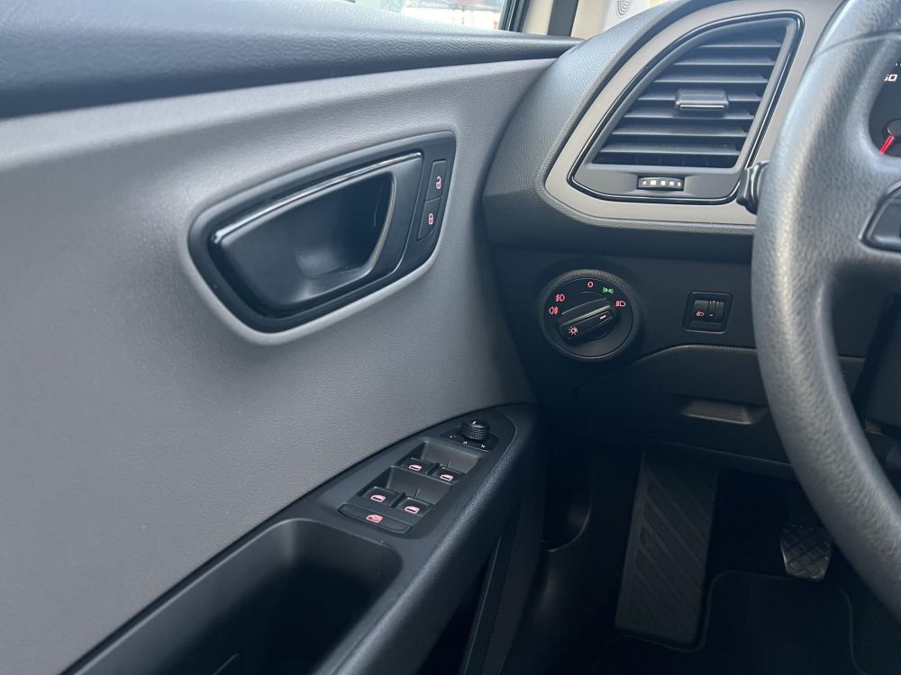 SEAT LEON 1.2 TSi Reference Tempomat Digitklíma Bluetooth Tolatóradar!