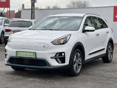 KIA NIRO e-Niro 64kWh Silver 455 km wltp hatótáv. carplay. tempomat. vezetéstámogató rendszerek!