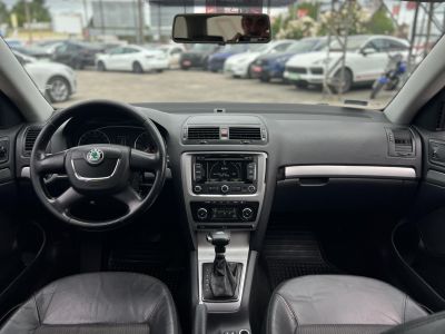SKODA OCTAVIA Combi 2.0 TDI Ambiente DSG Tempomat Ülésfűtés Bluetooth Navigáció!