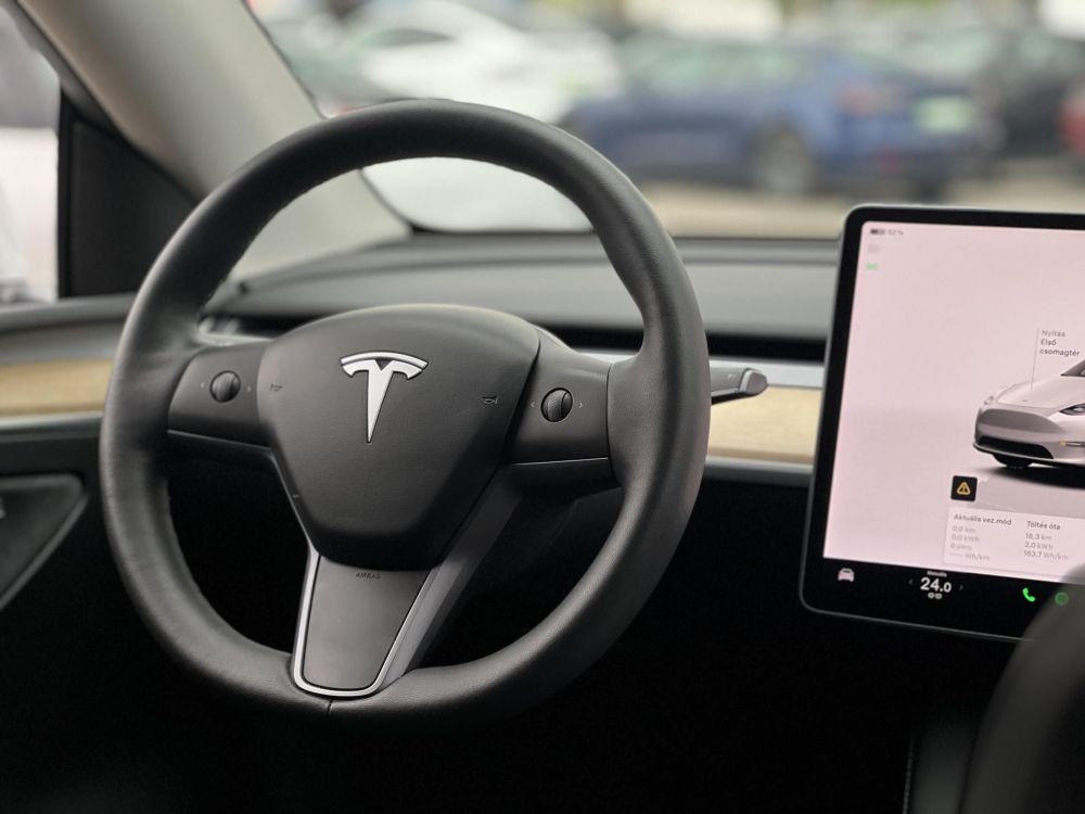 TESLA MODEL Y Long Range AWD (Automata) AMD Ryzen. hőszivattyú. mátrix LED. premium hifi