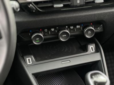 CITROEN C4 1.2 PureTech Feel Plus M.o.-i. 1.tul. 61e km. LED. 360 kamera. HUD. Vonóhorog!