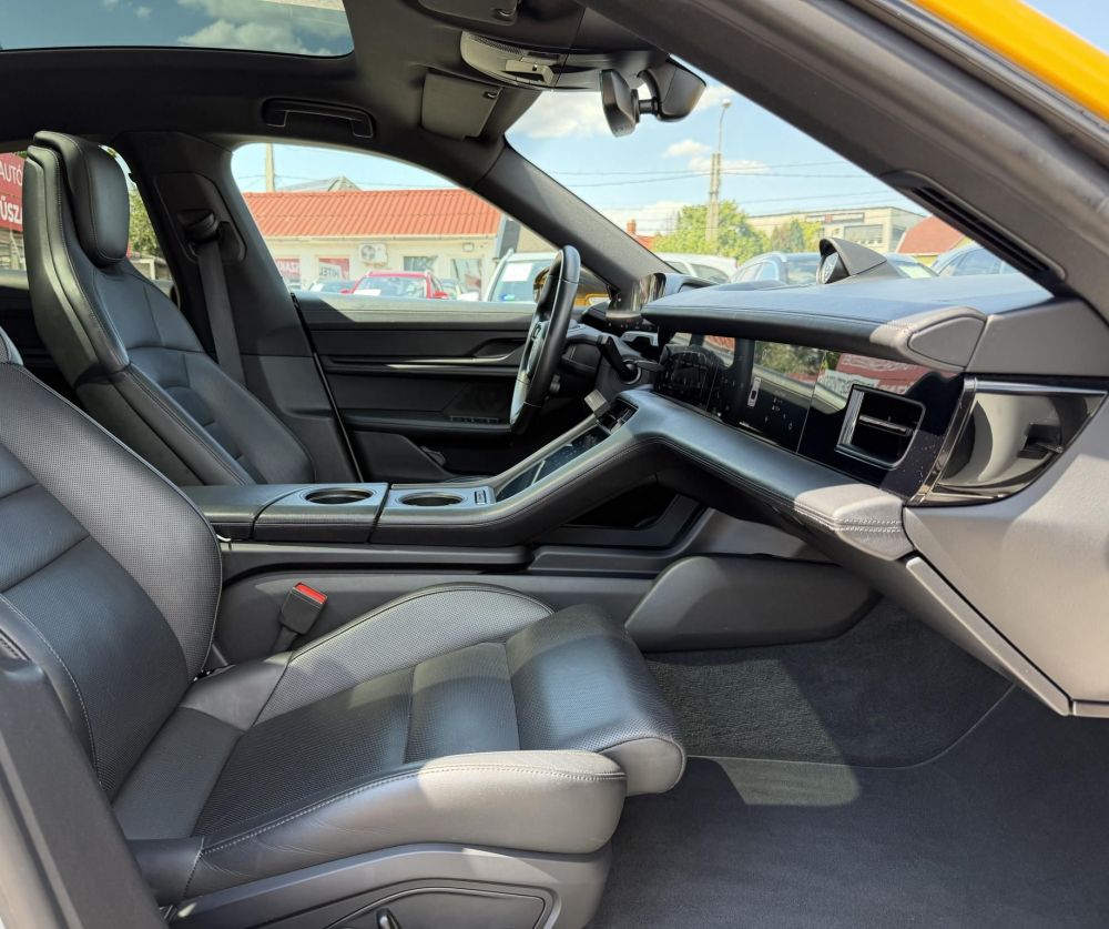 PORSCHE TAYCAN 4S Battery plus. 73e km. ülésszellőztetés. masszázs. légrugó. passenger DISPLAY!