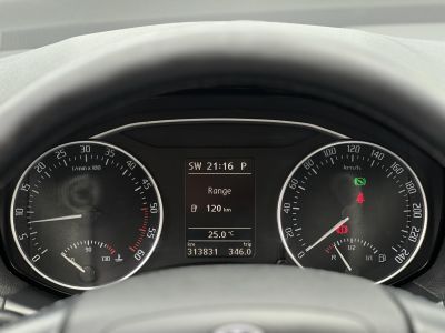 SKODA OCTAVIA Combi 2.0 TDI Ambiente DSG Tempomat Ülésfűtés Bluetooth Navigáció!