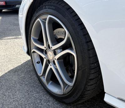 MERCEDES-BENZ E 220 BlueTEC (BlueEFFICIENCY) Avantgarde 9G-TRONIC Klíma Tempomat Bluetooth Parkradar El.ablak!