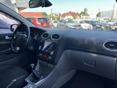 FORD FOCUS 1.6 Ti-VCT Trend Plus Magyarországi. Gyári fényezés. Végig vezetett szervizkönyv. Android!