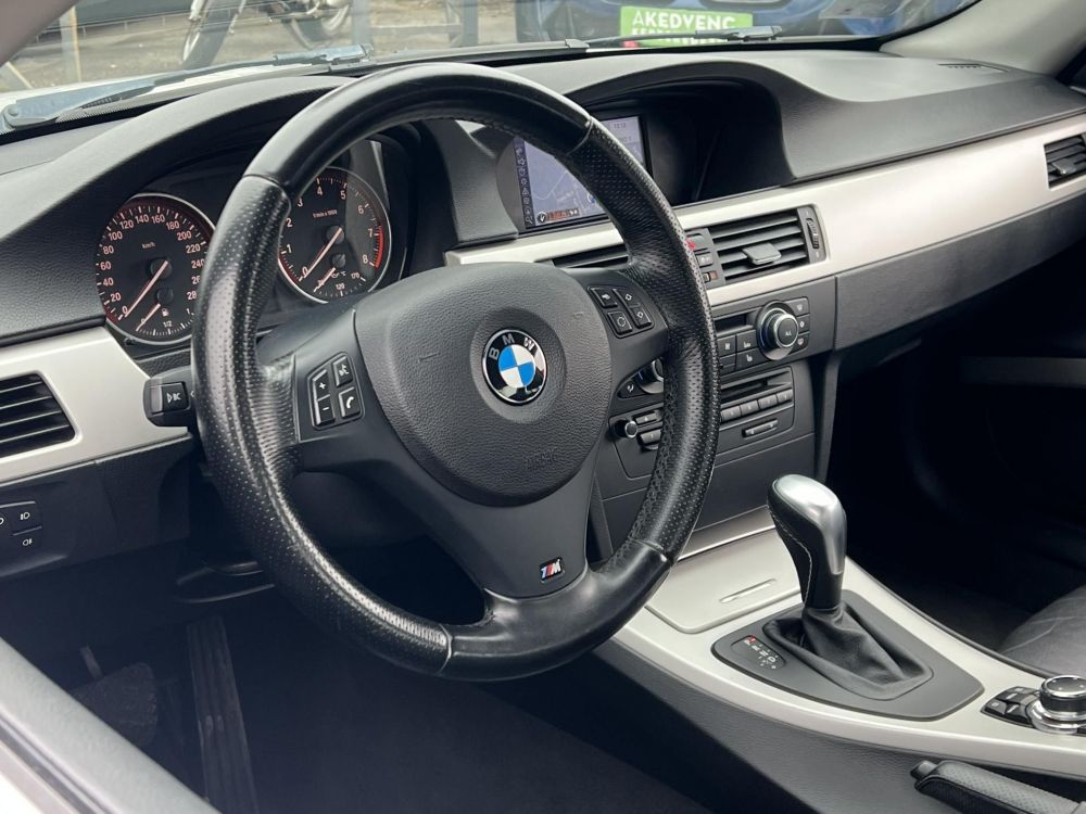 BMW 325i (Automata) Xenon Tempomat Ülésfűtés Bluetooth Navi PDC