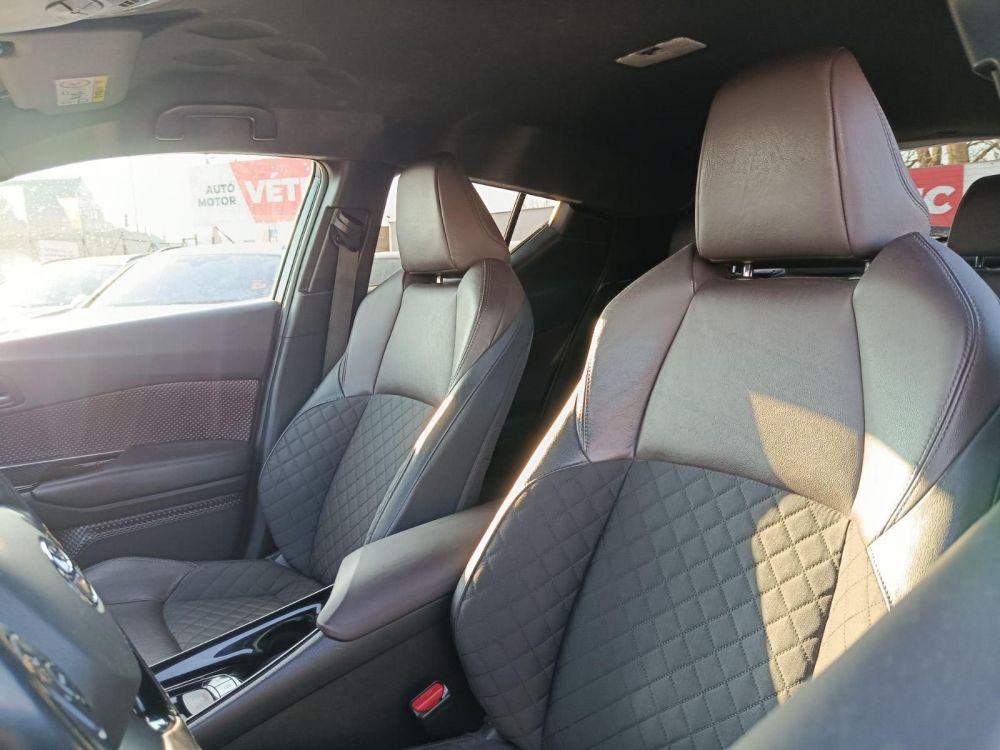 TOYOTA C-HR 1.8 Hybrid Executive e-CVT JBL LED Tempomat Bluetooth Sávtartó Holttér Keyless!