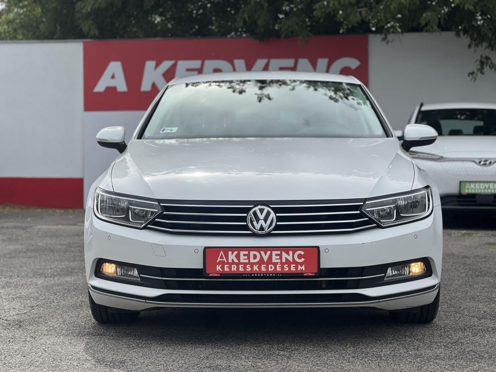 VOLKSWAGEN PASSAT VIII 2.0 TDI BMT SCR Comfortline DSG Magyarországi. Gyári fényezés. Végig vezetett szervizkönyv!