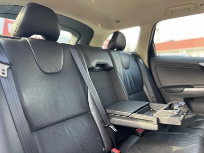 VOLVO XC60 2.4 D DRIVe Momentum Frissen szervizelt. magasan felszerelt. vezérlés cserélve!