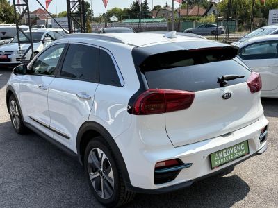 KIA NIRO e-Niro 64kWh Platinum JBL M.o.-i. 1.tul. Márkaszervizelt!