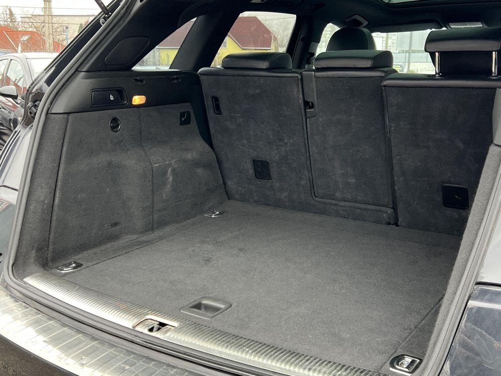AUDI Q5 SQ5 3.0 TDI quattro Tiptronic ic Xenon Panorámatető Távtartó Navi Kamera Memória Ülésfűtés Vonóhorog