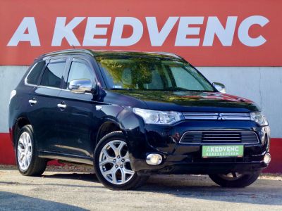 MITSUBISHI OUTLANDER 2.0 PHEV Instyle Navi 4WD CVT Xenon Napfénytető Tempomat Kamera Ülésfűtés Keyless