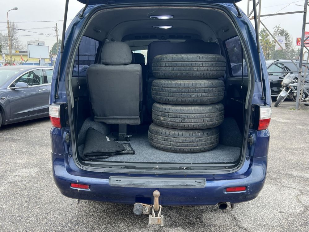 HYUNDAI H-1 2.5 CRDI (9 személyes )